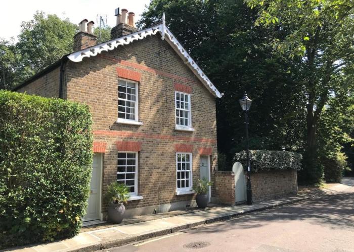 Charming Cottage with Roof Terrace