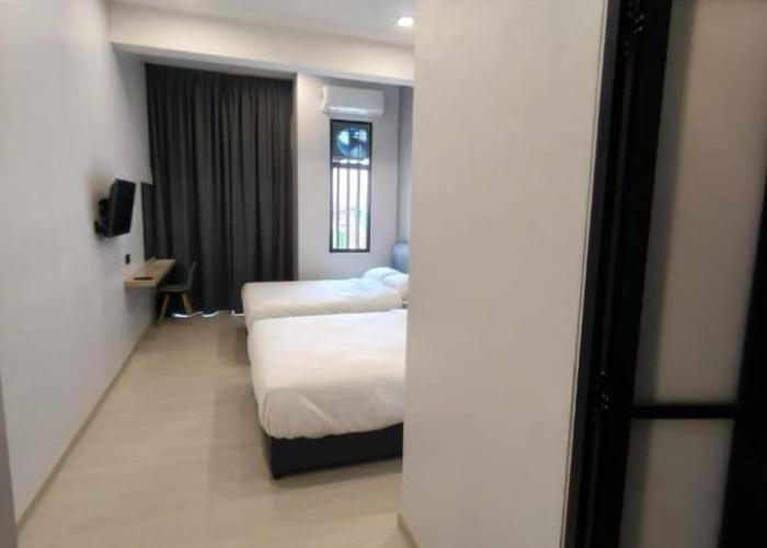 Room 2 U Hostel & Guest House