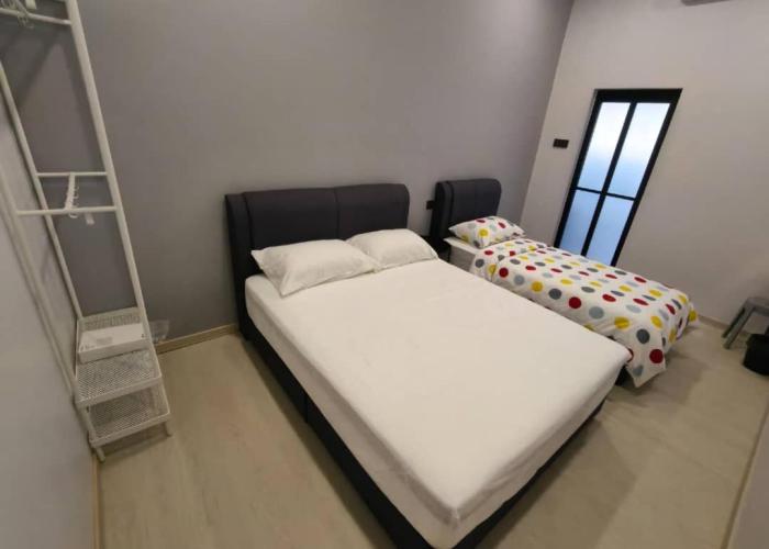 Room 2 U Hostel & Guest House