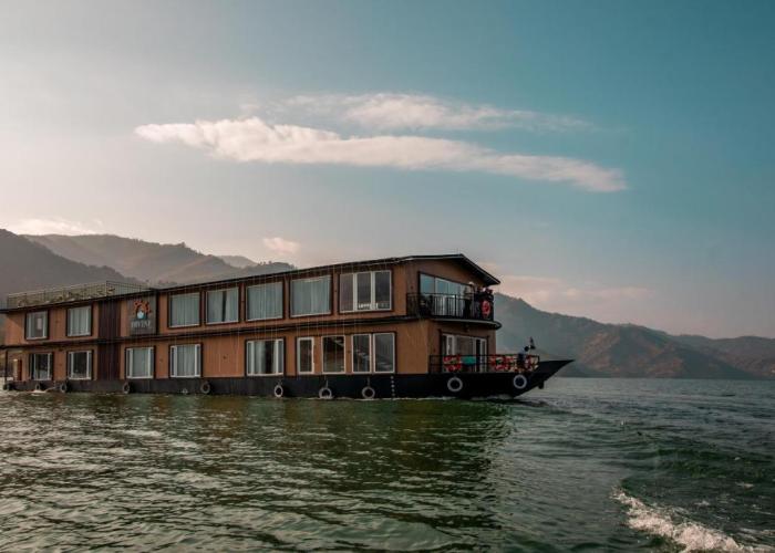 Divine Lake Cruise