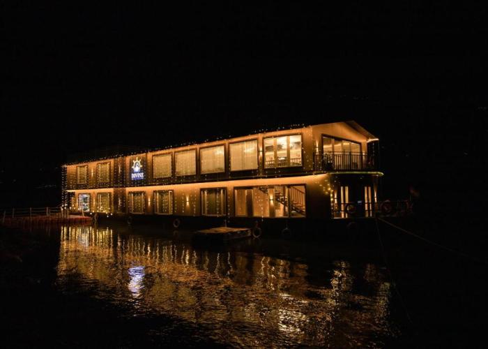 Divine Lake Cruise