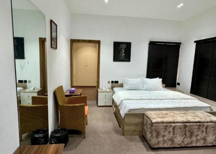 House 12 Two-Bed Studio Apartment