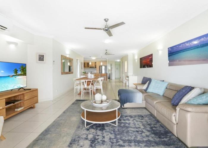 Waves & Wonders Ocean view apartment