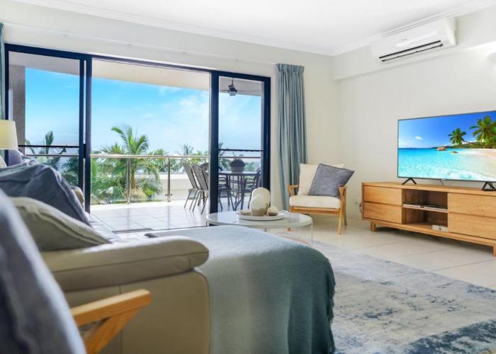 Waves & Wonders Ocean view apartment
