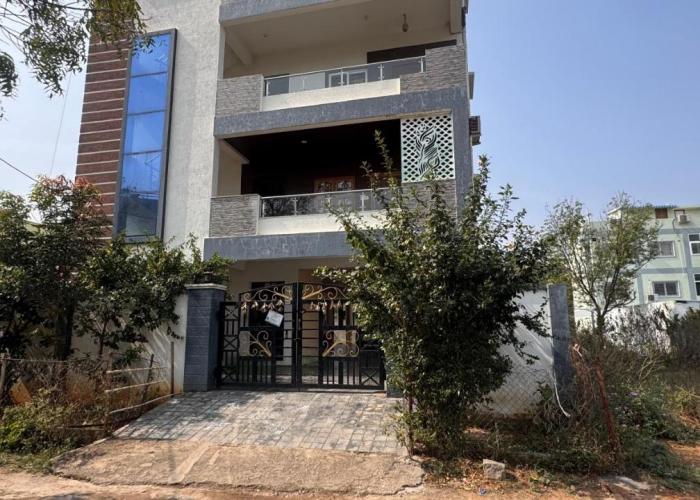 Independent flat kompally