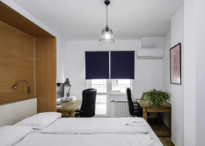 Charming & Cozy 2BD Apartment with Natural Light by Flat Mаnager