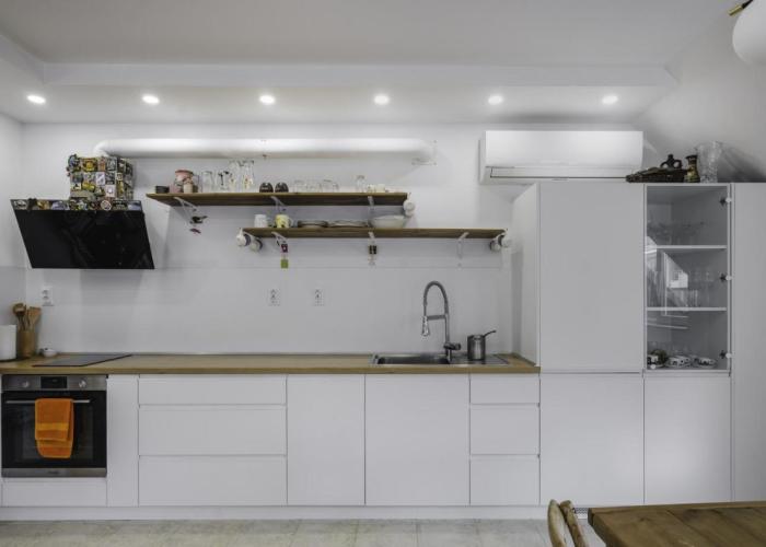 Charming & Cozy 2BD Apartment with Natural Light by Flat Mаnager