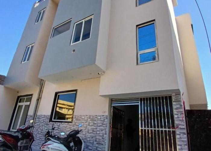 Hotel Braj Nikunj ! near new Rangj ji Temple, Prem mandir, ISCKON temple ! Fully air conditioned and prime located place