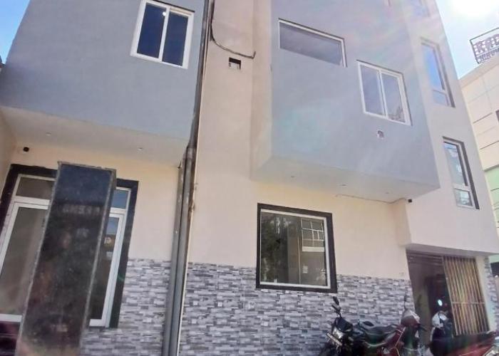 Hotel Braj Nikunj ! near new Rangj ji Temple, Prem mandir, ISCKON temple ! Fully air conditioned and prime located place