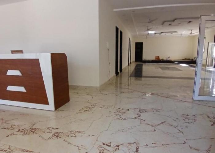 Hotel Braj Nikunj ! near new Rangj ji Temple, Prem mandir, ISCKON temple ! Fully air conditioned and prime located place