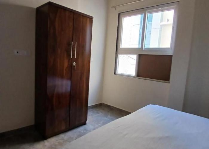 Hotel Braj Nikunj ! near new Rangj ji Temple, Prem mandir, ISCKON temple ! Fully air conditioned and prime located place