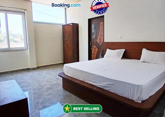 Hotel Braj Nikunj ! near new Rangj ji Temple, Prem mandir, ISCKON temple ! Fully air conditioned and prime located place