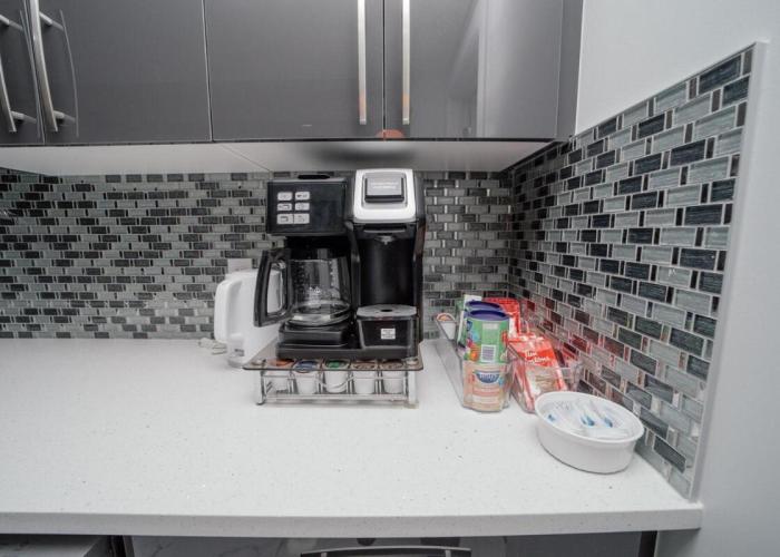 Entire 1 bed and Den Near YEG International Airport