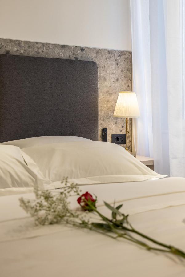 фото Riviera Suites
