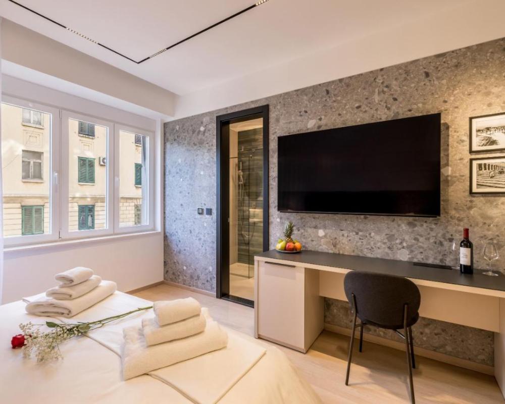 фото Riviera Suites