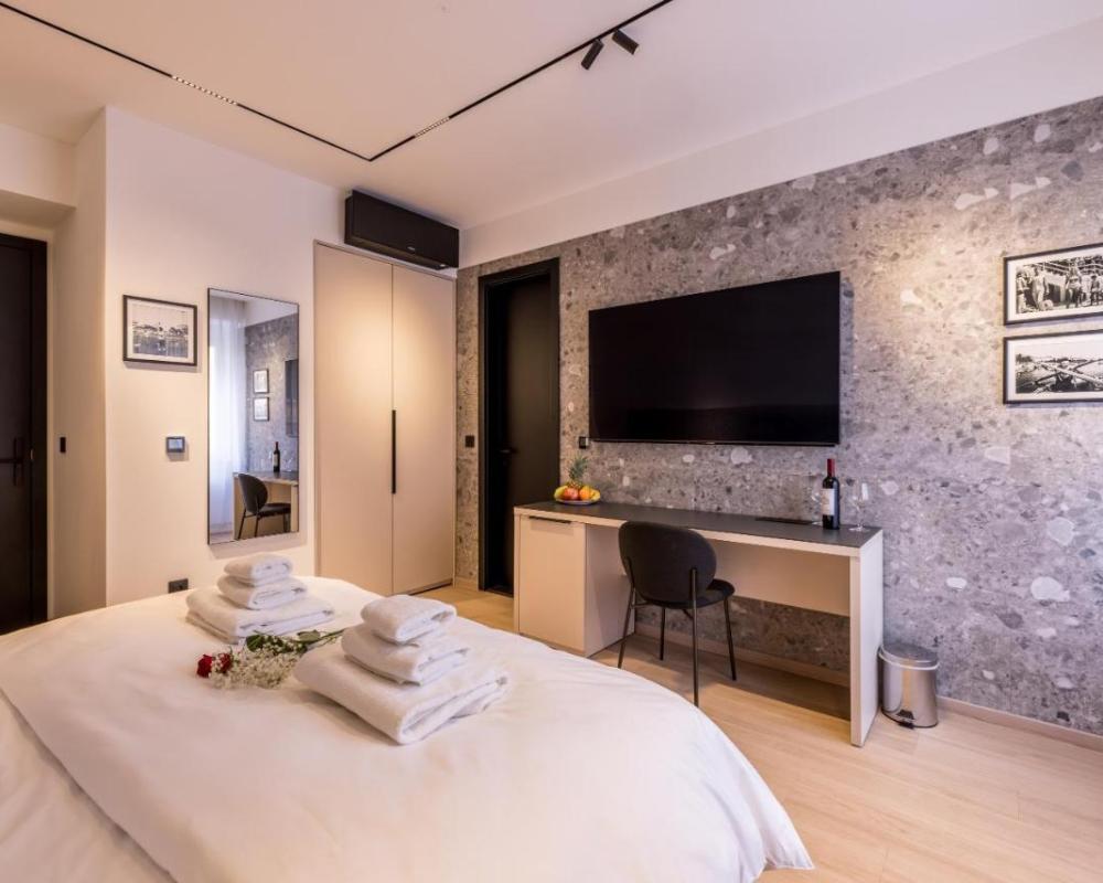 фото Riviera Suites