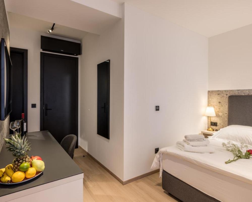 фото Riviera Suites