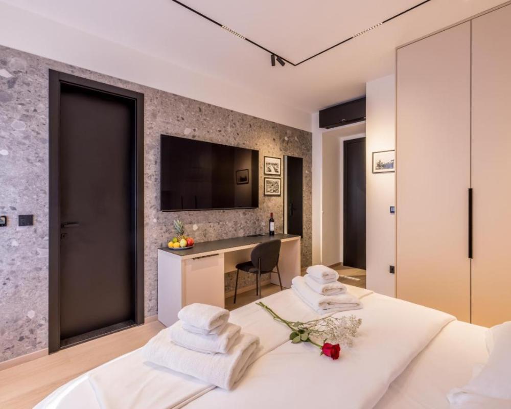 фото Riviera Suites