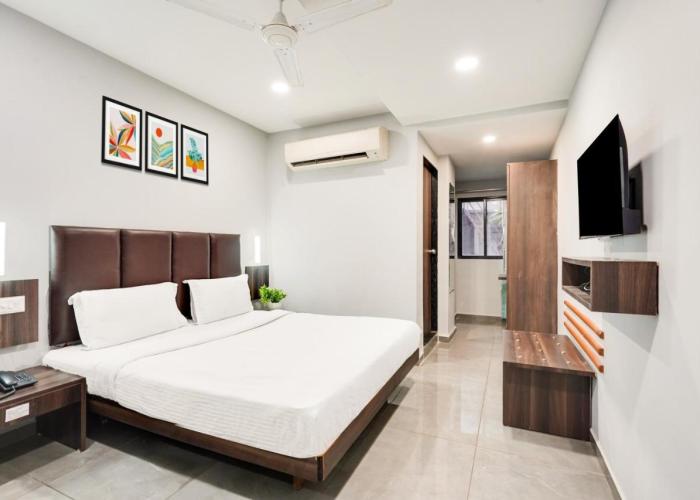 Palette Country Club Surat