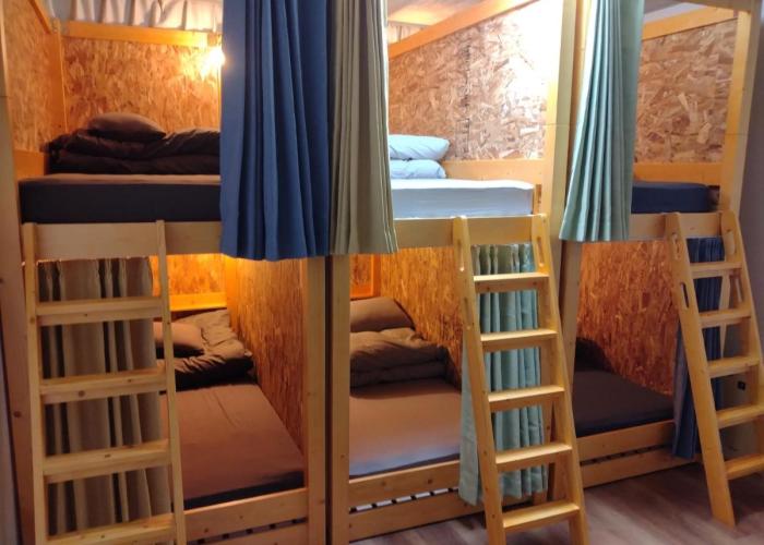 Hostel 鶴々