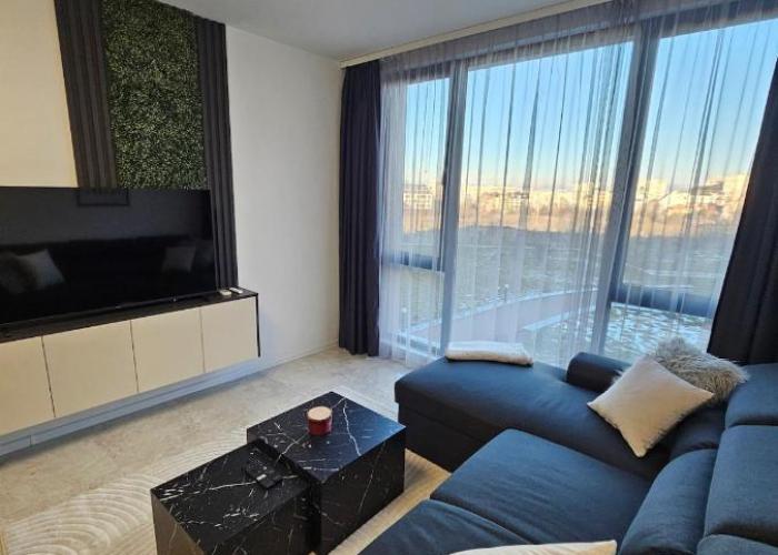 Stylish and Modern 1bdrm apt free private parking