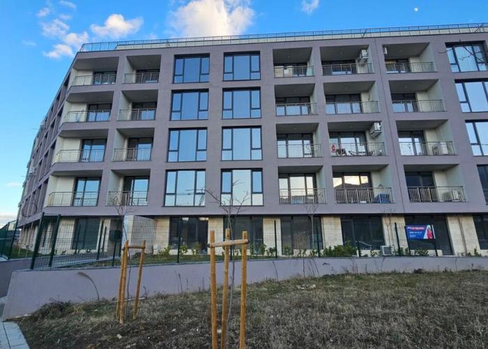 Stylish and Modern 1bdrm apt free private parking