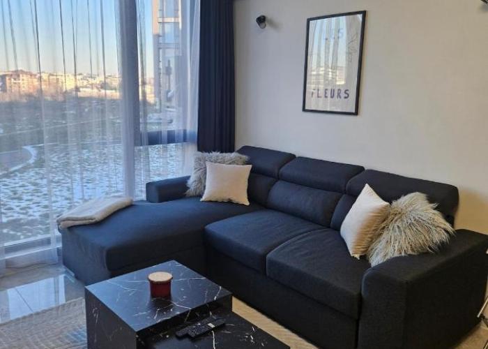 Stylish and Modern 1bdrm apt free private parking