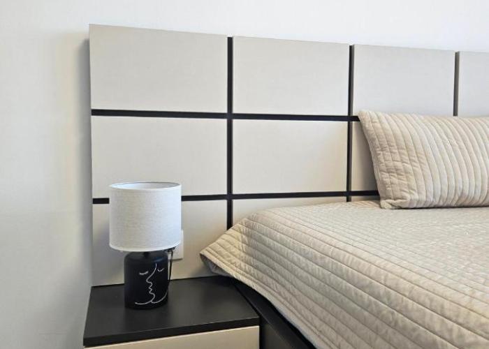 Stylish and Modern 1bdrm apt free private parking