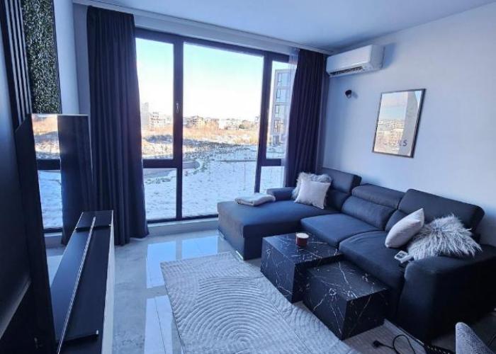 Stylish and Modern 1bdrm apt free private parking