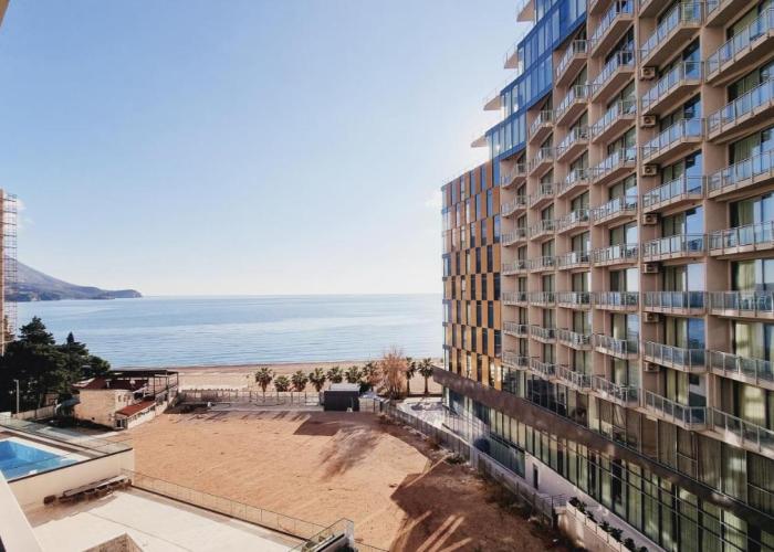 Amber Gloss, Casa Al Mare