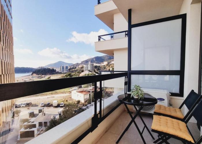 Amber Gloss, Casa Al Mare