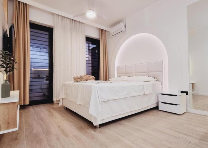Amber Gloss, Casa Al Mare