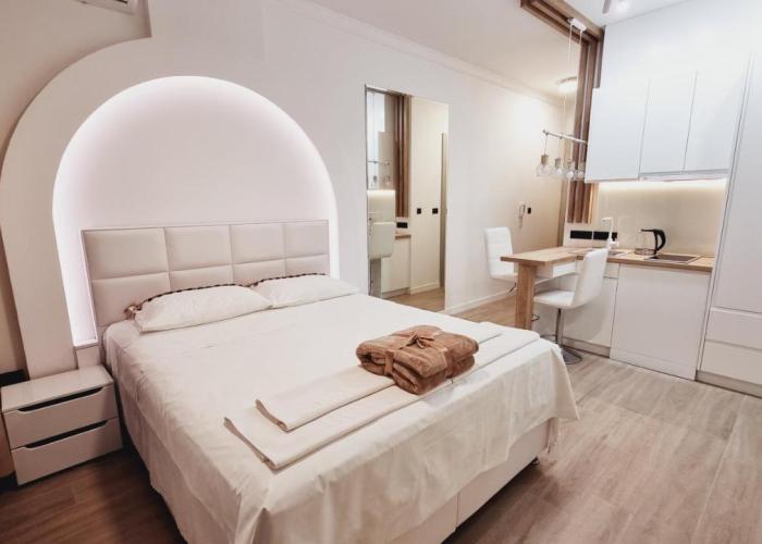 Amber Gloss, Casa Al Mare