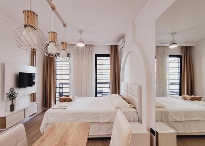 Amber Gloss, Casa Al Mare