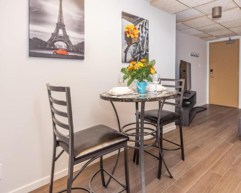 фото Studio King Bed Apartment - Close to Chinatown