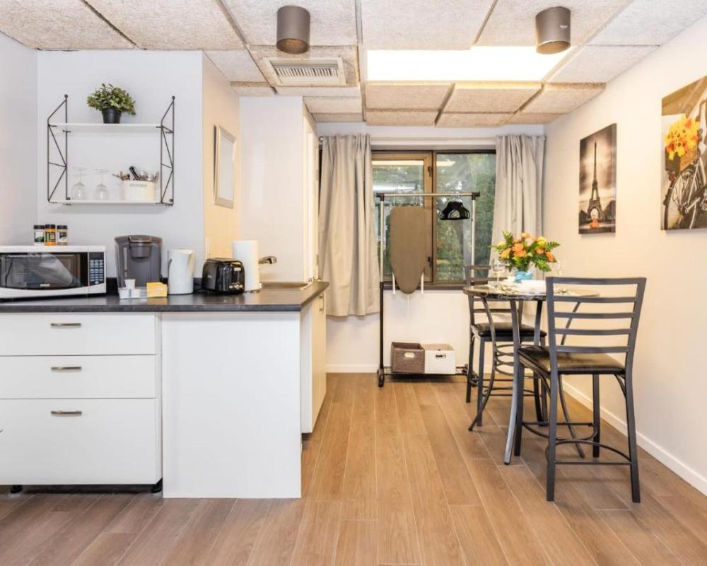 фото Studio King Bed Apartment - Close to Chinatown