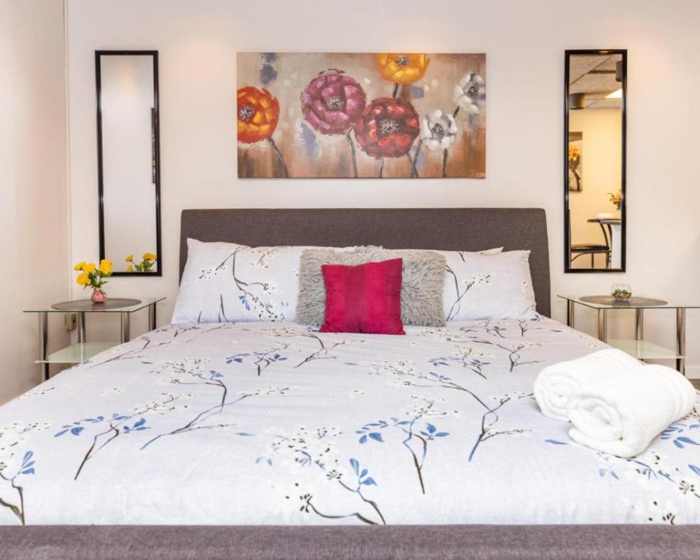 фото Studio King Bed Apartment - Close to Chinatown