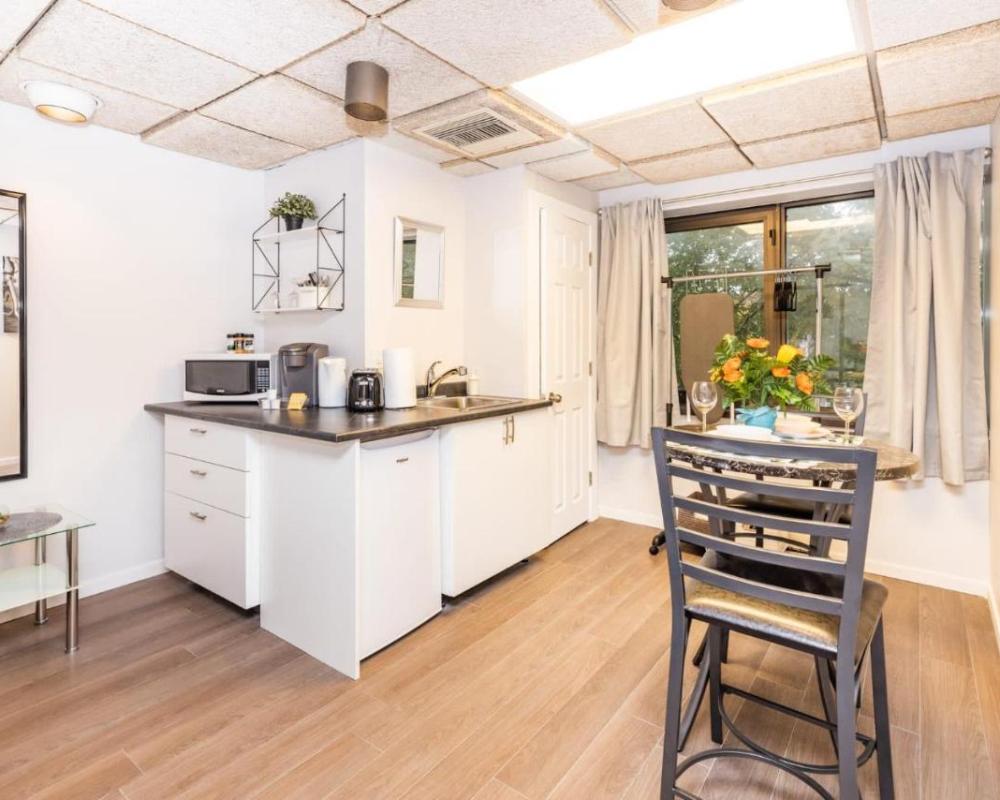 фото Studio King Bed Apartment - Close to Chinatown