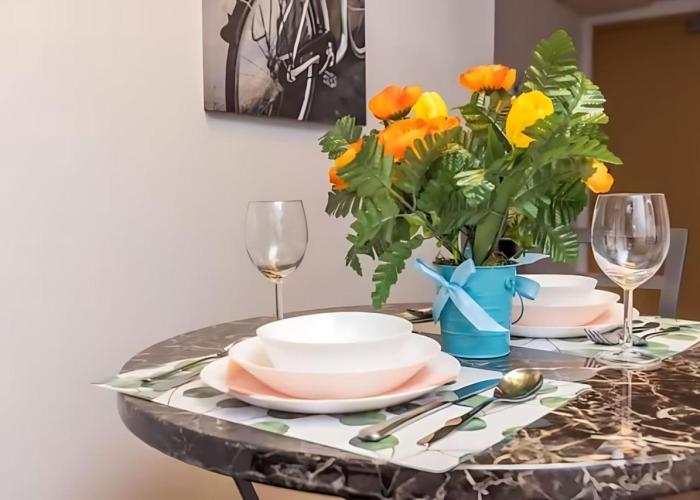 Studio King Bed Apartment - Close to Chinatown