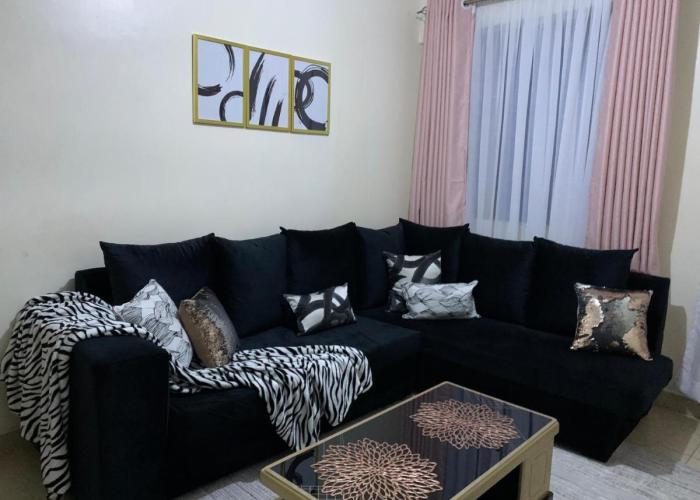 The Trendy Terrace, Kamakis