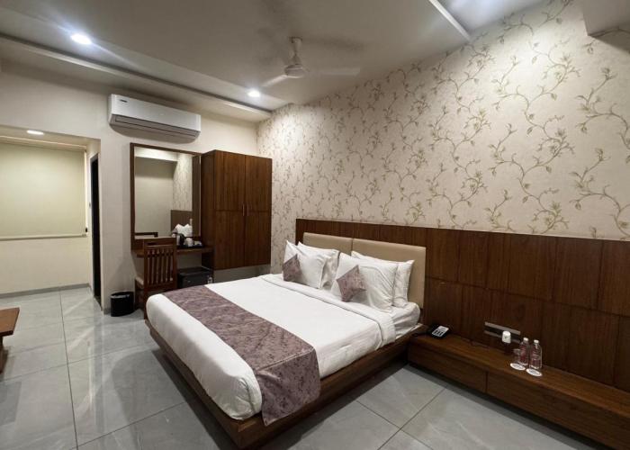 Pam Premium Hotel Vadodara