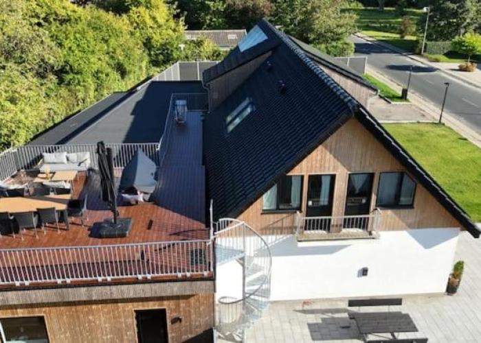 Charming house for 11 persons in Odense with Luxury Rooftop Deck & Free Parking