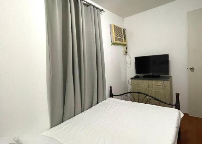 Cute 2 room House with pool access
