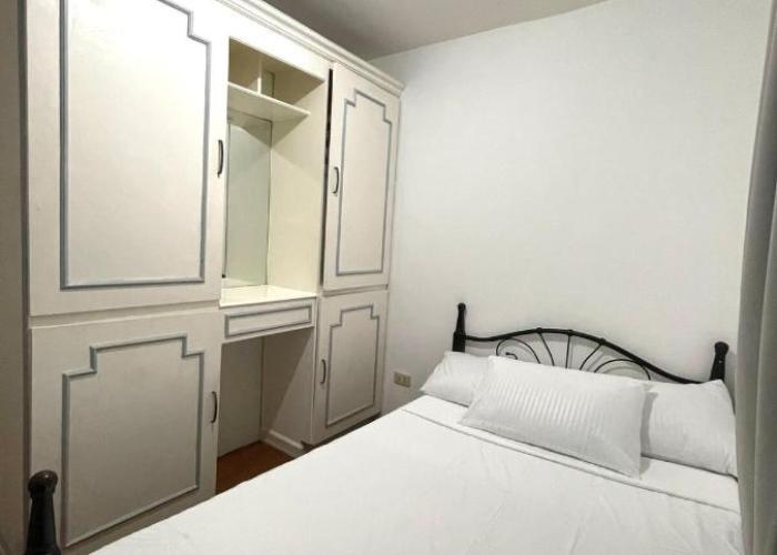 Cute 2 room House with pool access