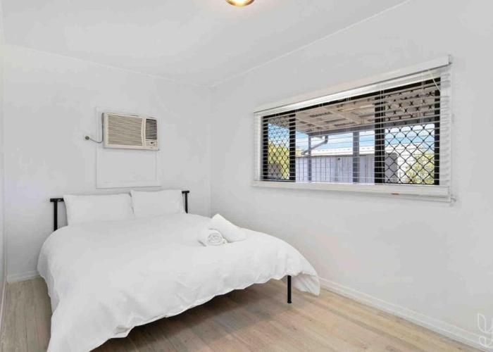 Beach vibes in Cooee Bay with high-speed internet