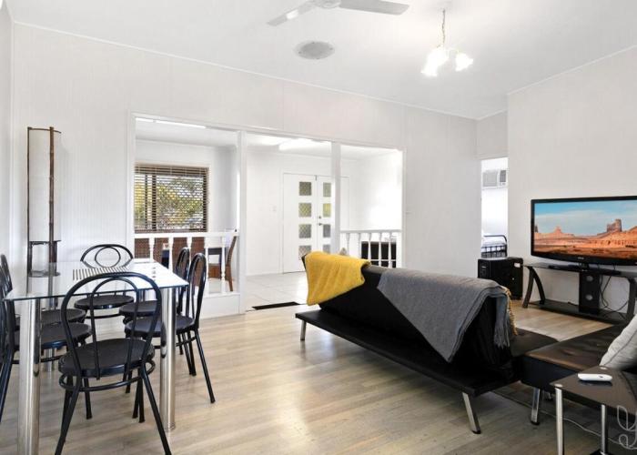 Beach vibes in Cooee Bay with high-speed internet