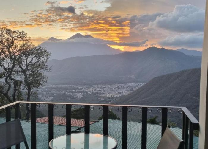 Hotel El Tambor OASIS Antigua Guatemala