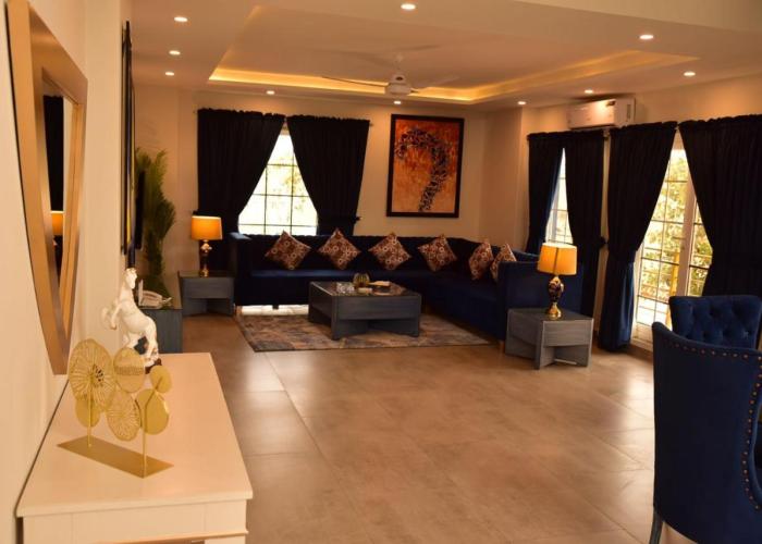 Tom's Luxury Hotel