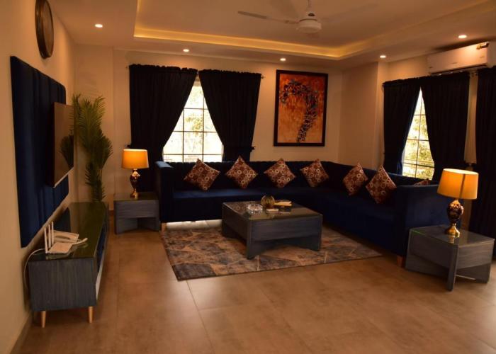 Tom's Luxury Hotel