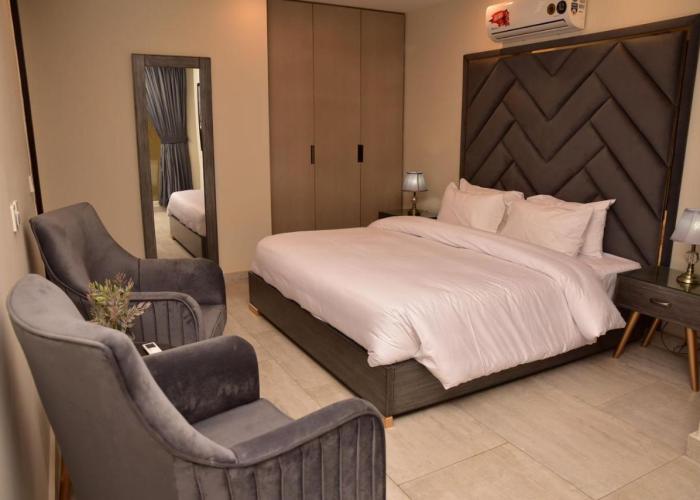 Tom's Luxury Hotel